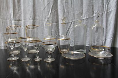 Partie de service de verres en cristal, ornés...
