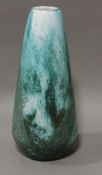 LEGRAS Vase de forme piriforme en verre marbré...