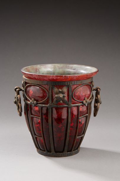 DAUM & Louis MAJORELLE Vase ovoïde en verre...