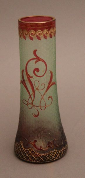 VAL SAINT LAMBERT Petit vase en verre dégagé...
