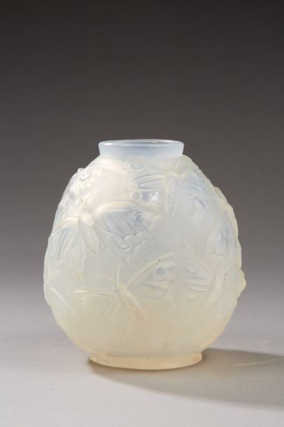 VERLYS Vase piriforme à petit col annulaire...