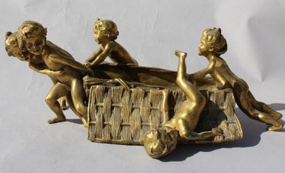 Raoul LARCHE (1860-1912) Centre de table...