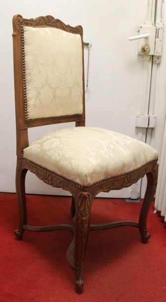 Suite de quatre chaises en hêtre naturel...