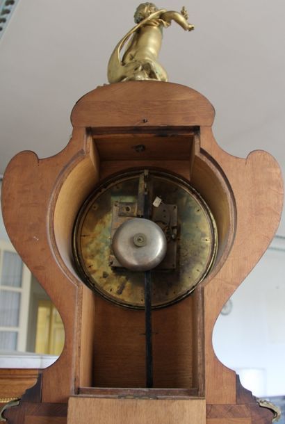 Pendule de parquet en bois de placage, éléments...