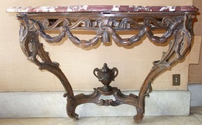 Console de forme chantournée en bois anciennement...