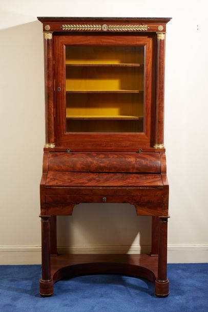 Bureau à cylindre et à gradin en placage...