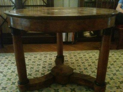 Table à jeux de forme ronde en bois de placage...