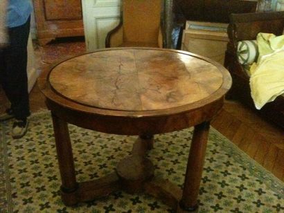 Table à jeux de forme ronde en bois de placage...