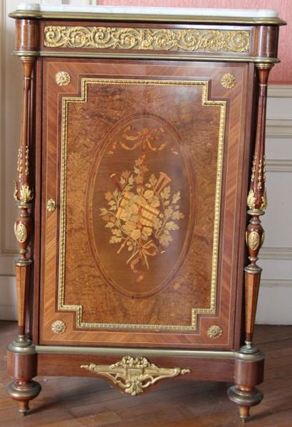 Paire de meubles à hauteur d'appui en bois...