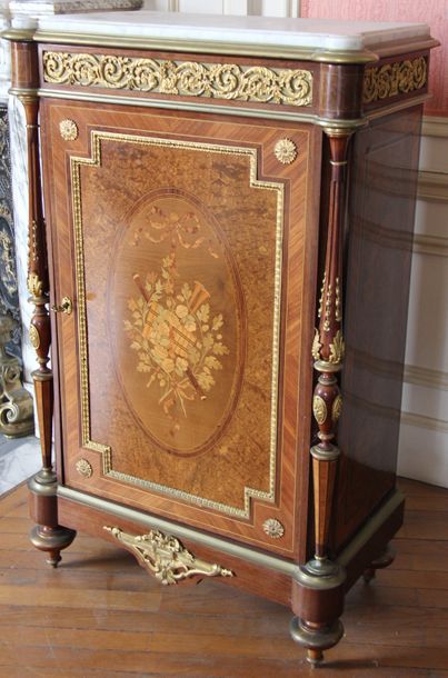 Paire de meubles à hauteur d'appui en bois...