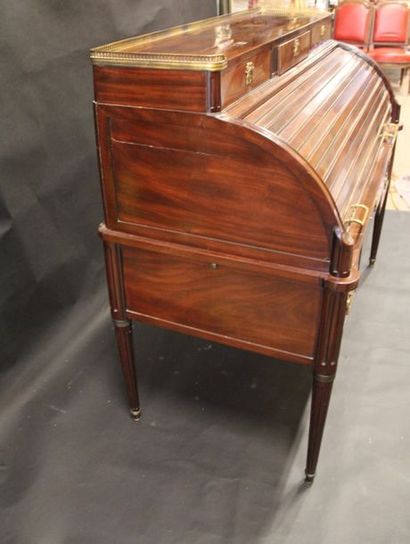 Bureau cylindre à lamelles en acajou et placage...