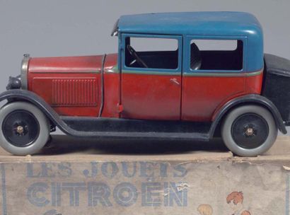 Jouet CITROEN 1/15ème
Berline C4, mécanique,...