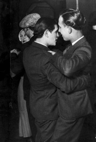 BRASSAÏ
Bal de la Montagne Sainte-Geneviève....