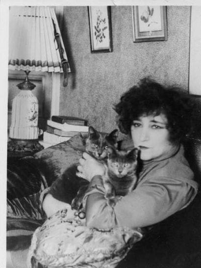 Colette aux chats. Photographie de Manuel...