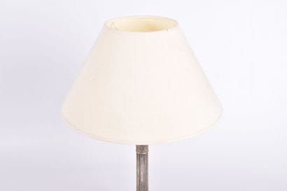 Bougeoir monté en lampe, en métal argenté,...