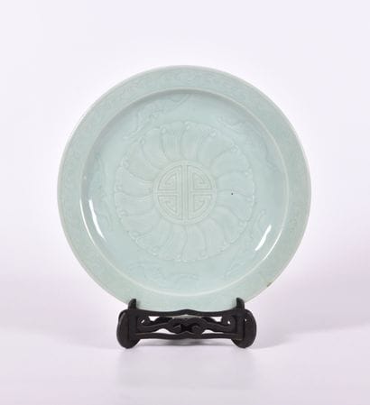 Chine XIXe s, Plat en porcelaine à couverte...