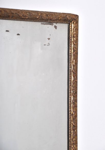 France XVIIIe s, Grand miroir en bois sculpté...
