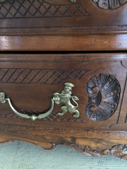 Commode Lyonnaise en partie XVIIIe s, en...