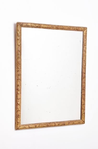 France XVIIIe s, Miroir en bois sculpté et...