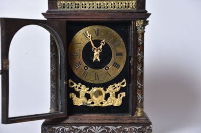 Pendule dite religieuse style Louis XIV,...