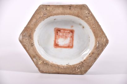 Chine fin XIXe s, Vase balustre hexagonal...