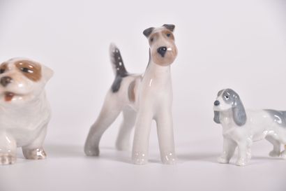 ROYAL COPENHAGUE, Réunion chiens en porcelaine...