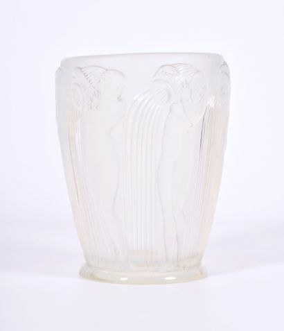 RENE LALIQUE (1886-1945), Vase modèle Danaïdes,...
