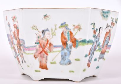 Chine début XXe s, Jardinière en porcelaine...