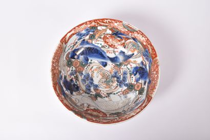 Japon, Imari XXe s, Jatte sur talon en porcelaine...
