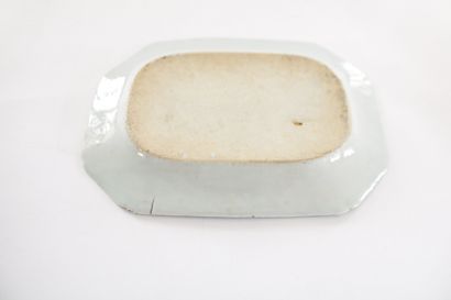Chine début XIXe s, Plat octogonal en porcelaine...