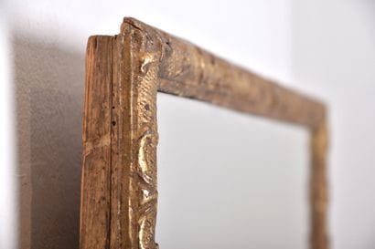 France XVIIIe s, Miroir en bois sculpté et...
