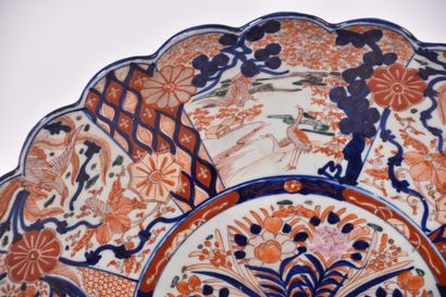 Japon, Imari début XXe s, Grand plat en porcelaine...