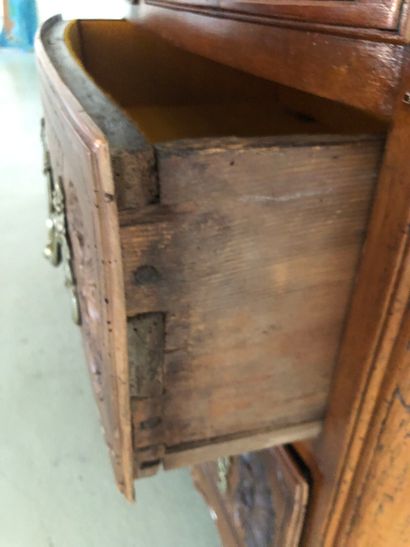 Commode Lyonnaise en partie XVIIIe s, en...