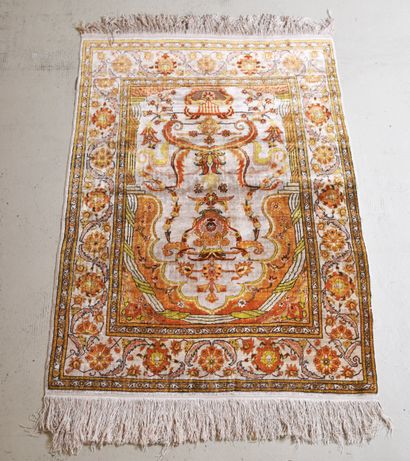 Tapis Tebriz en soie (chaine, trame et velours...