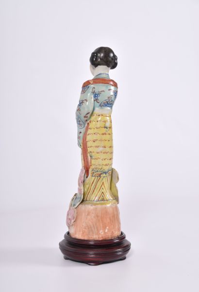 Chine début XXe s, Statuette en porcelaine...