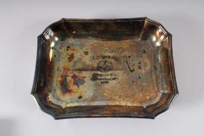 Lot d'objets de vitrine comprenant vide-poches,...