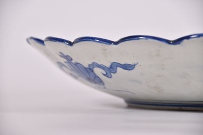 Japon, Imari début XXe s, Grand plat en porcelaine...