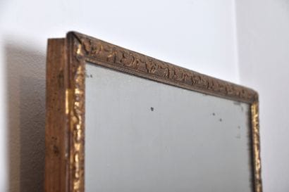 France XVIIIe s, Grand miroir en bois sculpté...