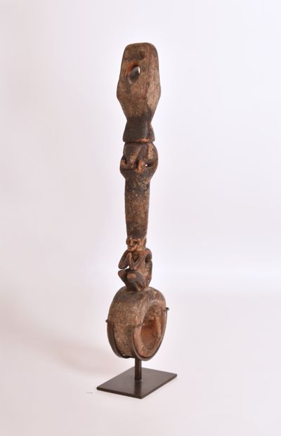 Axe de baratte, Népal, en bois, ornée de...
