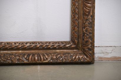 Angleterre XVIIe s, Cadre en bois sculpté...