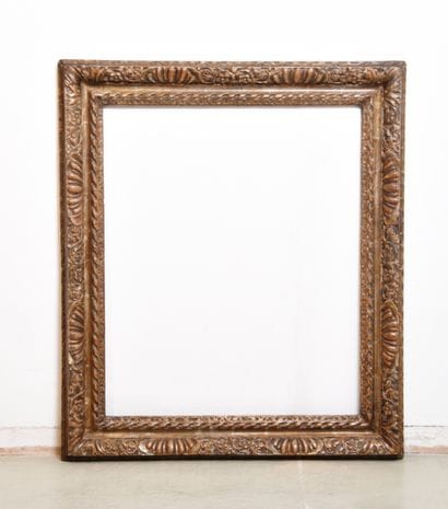 Angleterre XVIIe s, Cadre en bois sculpté...