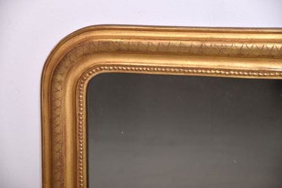Miroir Louis Philippe, en bois doré décor...