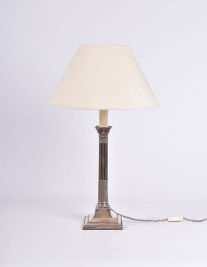 Bougeoir monté en lampe, en métal argenté,...