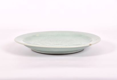 Chine XIXe s, Plat en porcelaine à couverte...