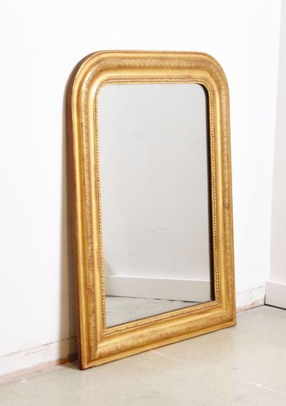 Miroir Louis Philippe, en bois doré décor...