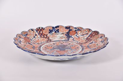 Japon, Imari début XXe s, Grand plat en porcelaine...