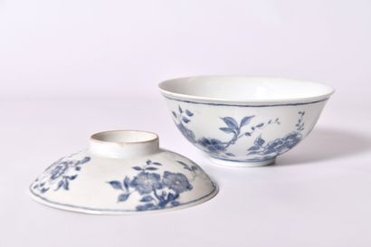 Chine fin XIXe s, Coupe couverte en porcelaine...