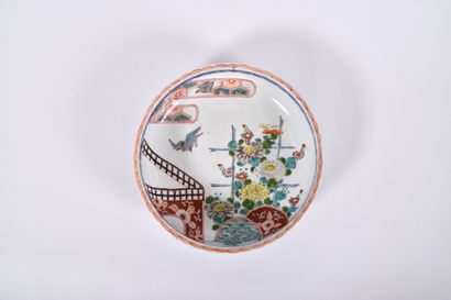 Japon XIXe s, Plat creux en porcelaine à...