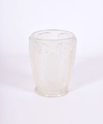 RENE LALIQUE (1886-1945), Vase modèle Danaïdes,...