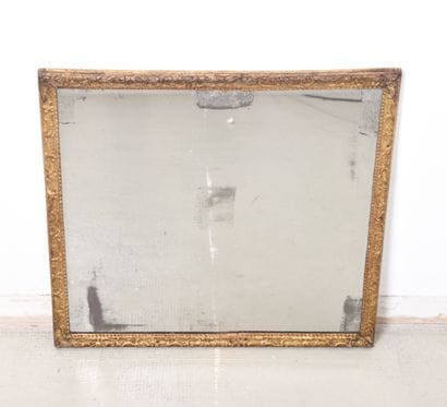 France XVIIIe s, Miroir en bois sculpté et...